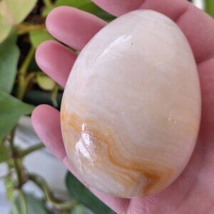White onyx polished gem stone egg marble ( amateur made ? )